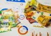5,8% din PIB prognozat: ce înseamnă pentru România ratingul Baa3 A bunch of money sitting on top of a table