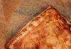 Controversa merdenelelor declanșează cozi și profit record Golden brown pastry on parchment paper