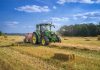 Cum vor fi protejați fermierii români de riscul secetei green tractor on brown grass field under blue sky during daytime